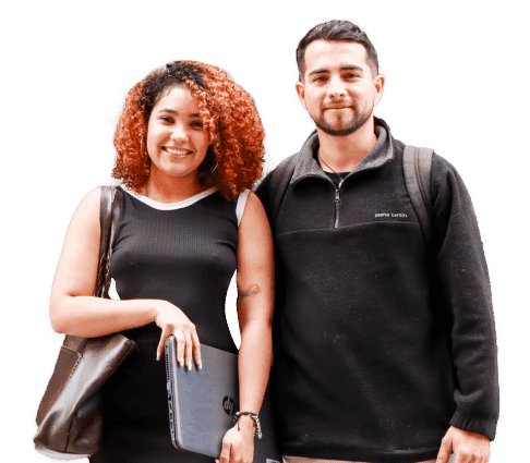 jovenes sonriendo y sosteniendo una tablet