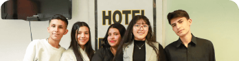 Persona ofreciendo servicio